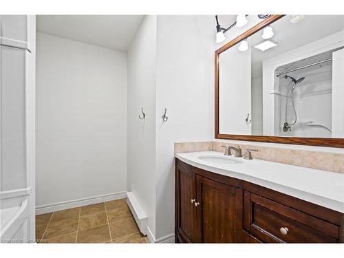 16-91 Livingston Avenue, Grimsby, ON - Indoor Photo Showing Bathroom