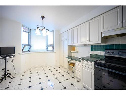 1801-67 Caroline Street S, Hamilton, ON - Indoor Photo Showing Kitchen