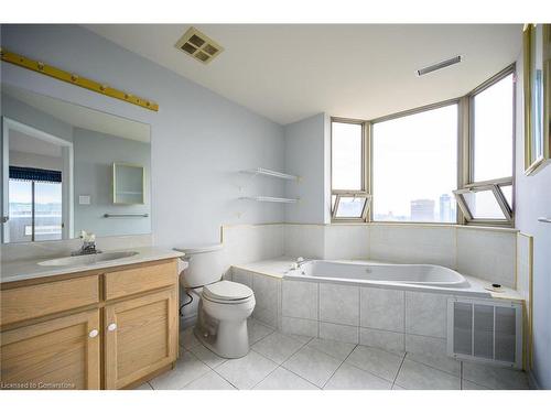 1801-67 Caroline Street S, Hamilton, ON - Indoor Photo Showing Bathroom