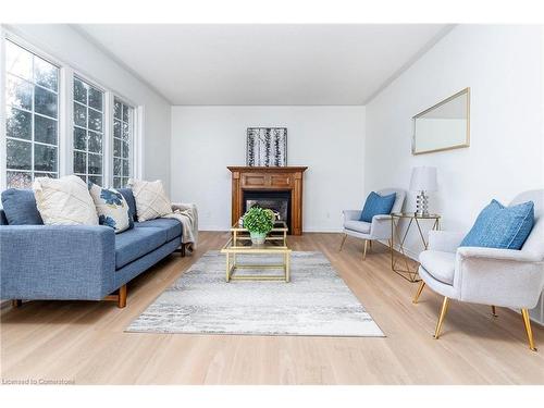 2005 Kilbride Street, Burlington, ON - Indoor Photo Showing Living Room