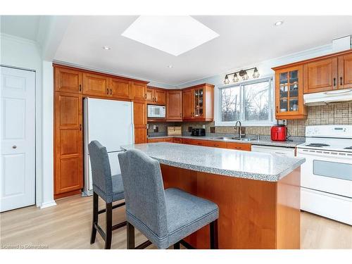 2005 Kilbride Street, Burlington, ON - Indoor Photo Showing Kitchen