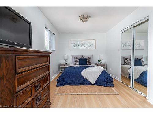 2005 Kilbride Street, Burlington, ON - Indoor Photo Showing Bedroom