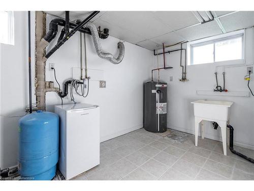 2005 Kilbride Street, Burlington, ON - Indoor Photo Showing Laundry Room