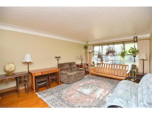 57 Cameo Avenue, Hamilton, ON - Indoor Photo Showing Living Room