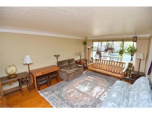 57 Cameo Avenue, Hamilton, ON - Indoor Photo Showing Living Room