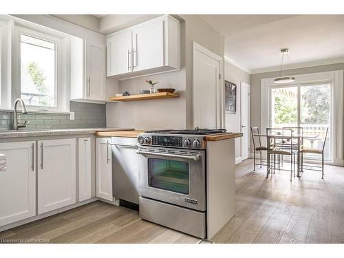 567 Kingswood Place, Burlington, ON - Indoor Photo Showing Kitchen