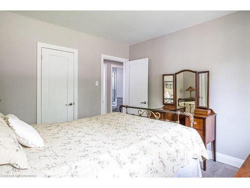 567 Kingswood Place, Burlington, ON - Indoor Photo Showing Bedroom