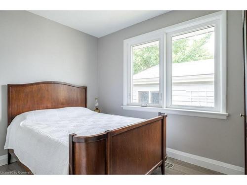 567 Kingswood Place, Burlington, ON - Indoor Photo Showing Bedroom