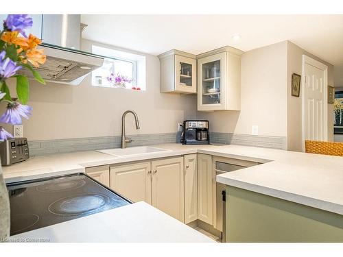 567 Kingswood Place, Burlington, ON - Indoor Photo Showing Kitchen