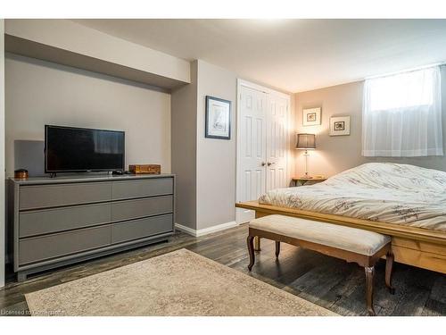 567 Kingswood Place, Burlington, ON - Indoor Photo Showing Bedroom