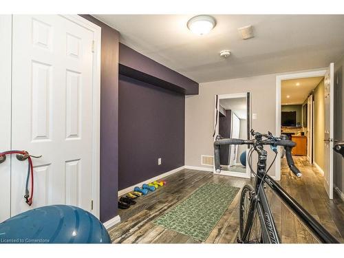 567 Kingswood Place, Burlington, ON - Indoor Photo Showing Gym Room