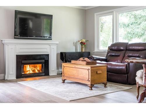 567 Kingswood Place, Burlington, ON - Indoor Photo Showing Living Room With Fireplace