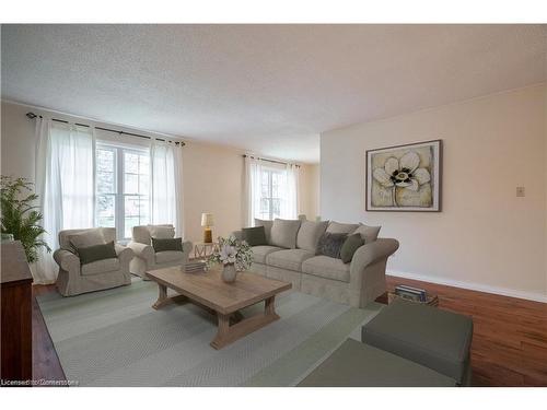 294 Parkside Drive, Hamilton, ON - Indoor Photo Showing Living Room