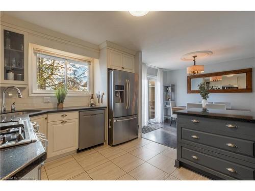 12 Dwyer Street, St. Catharines, ON - Indoor Photo Showing Kitchen