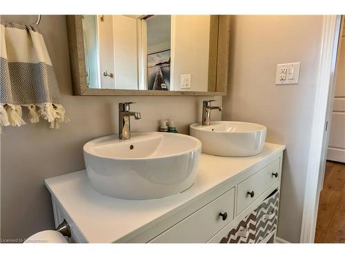 12 Dwyer Street, St. Catharines, ON - Indoor Photo Showing Bathroom