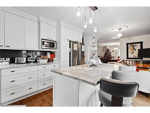 11 Miranda Court, Welland, ON - Indoor Photo Showing Kitchen With Upgraded Kitchen