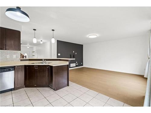 961 Mctrach Crescent, Milton, ON - Indoor Photo Showing Kitchen With Upgraded Kitchen