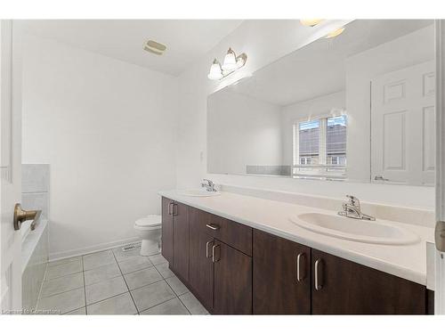 961 Mctrach Crescent, Milton, ON - Indoor Photo Showing Bathroom