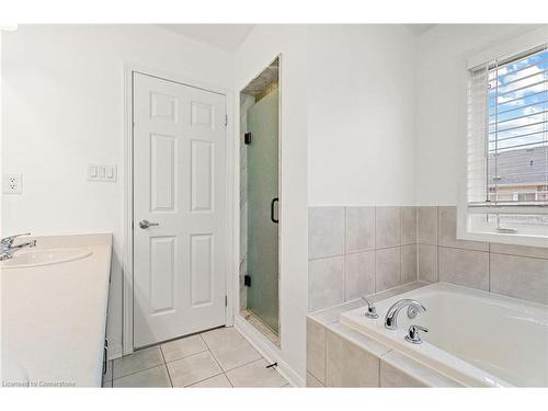 961 Mctrach Crescent, Milton, ON - Indoor Photo Showing Bathroom