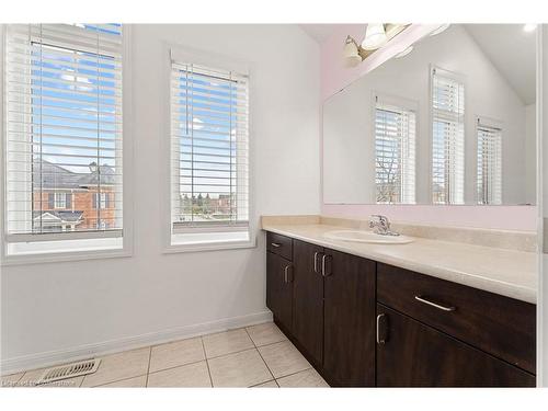 961 Mctrach Crescent, Milton, ON - Indoor Photo Showing Bathroom