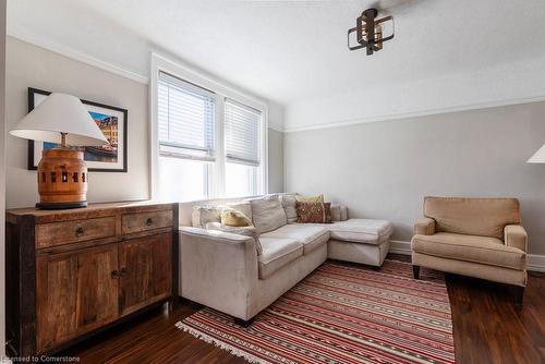 8-9 Rockwood Place, Hamilton, ON - Indoor Photo Showing Living Room