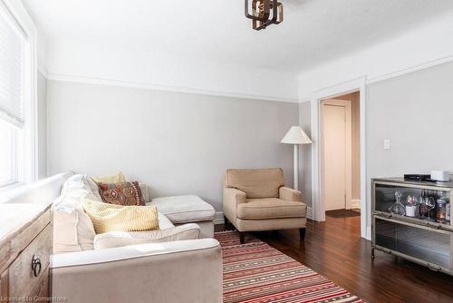 8-9 Rockwood Place, Hamilton, ON - Indoor Photo Showing Living Room