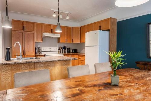 8-9 Rockwood Place, Hamilton, ON - Indoor Photo Showing Kitchen