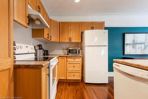 8-9 Rockwood Place, Hamilton, ON - Indoor Photo Showing Kitchen