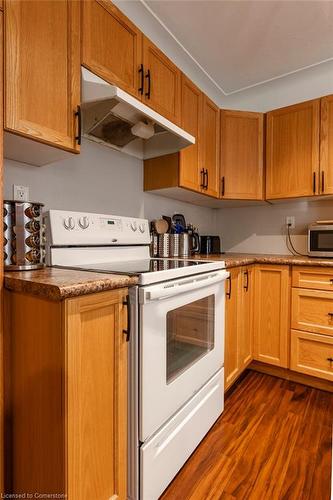 8-9 Rockwood Place, Hamilton, ON - Indoor Photo Showing Kitchen