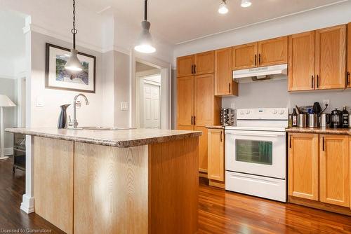 8-9 Rockwood Place, Hamilton, ON - Indoor Photo Showing Kitchen