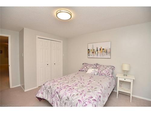 102-2055 Walkers Line, Burlington, ON - Indoor Photo Showing Bedroom