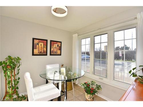 102-2055 Walkers Line, Burlington, ON - Indoor Photo Showing Dining Room