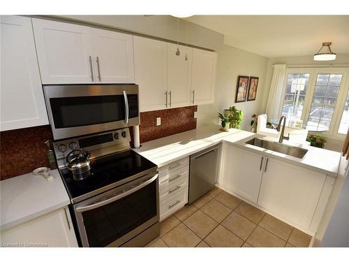 102-2055 Walkers Line, Burlington, ON - Indoor Photo Showing Kitchen