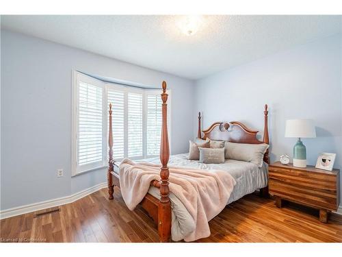 345 Silverbirch Boulevard, Mount Hope, ON - Indoor Photo Showing Bedroom