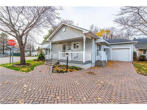 345 Silverbirch Boulevard, Mount Hope, ON - Outdoor With Deck Patio Veranda With Facade