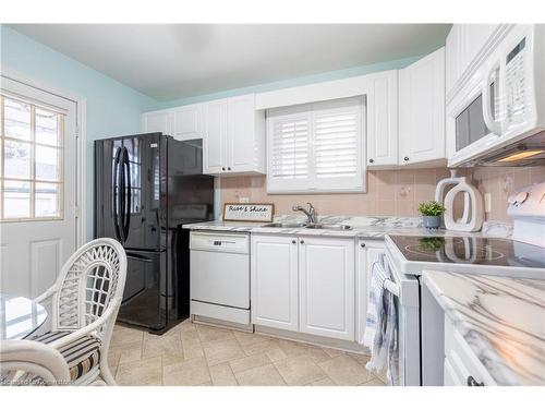 345 Silverbirch Boulevard, Mount Hope, ON - Indoor Photo Showing Kitchen With Double Sink