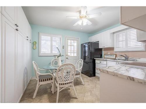 345 Silverbirch Boulevard, Mount Hope, ON - Indoor Photo Showing Kitchen With Double Sink