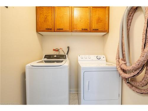 345 Silverbirch Boulevard, Mount Hope, ON - Indoor Photo Showing Laundry Room