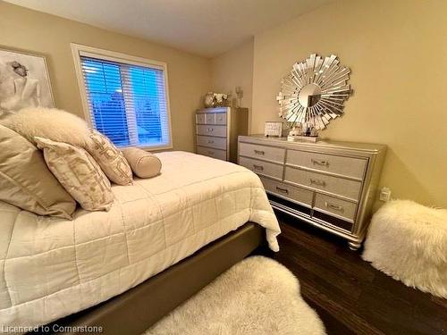 15 Farley Lane, Ancaster, ON - Indoor Photo Showing Bedroom