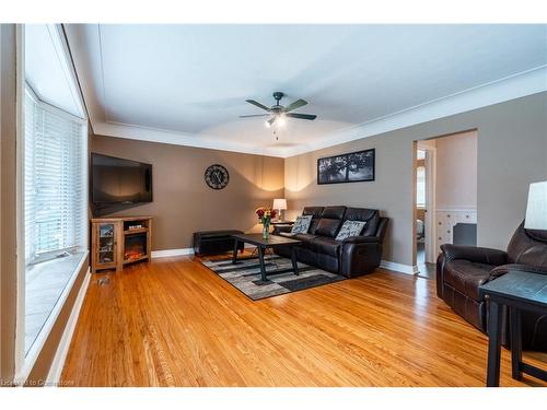 737 Upper Ottawa Street, Hamilton, ON - Indoor Photo Showing Living Room