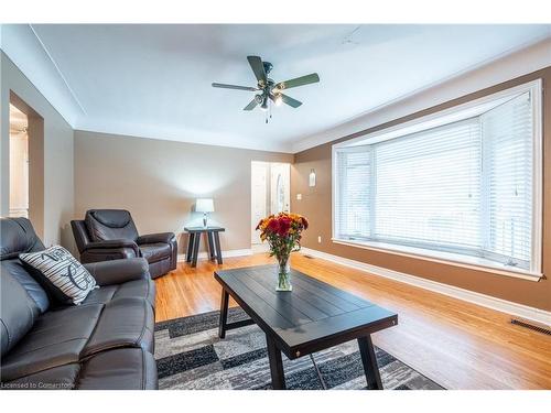 737 Upper Ottawa Street, Hamilton, ON - Indoor Photo Showing Living Room