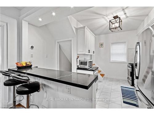 5317 Third Avenue, Niagara Falls, ON - Indoor Photo Showing Kitchen