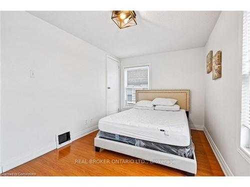 5317 Third Avenue, Niagara Falls, ON - Indoor Photo Showing Bedroom