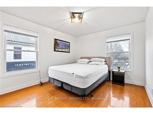 5317 Third Avenue, Niagara Falls, ON - Indoor Photo Showing Bedroom