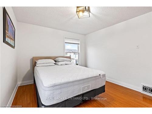 5317 Third Avenue, Niagara Falls, ON - Indoor Photo Showing Bedroom