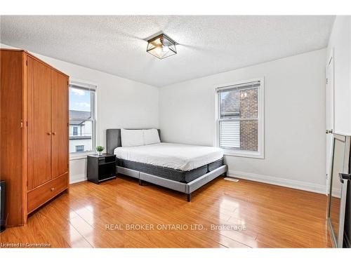 5317 Third Avenue, Niagara Falls, ON - Indoor Photo Showing Bedroom