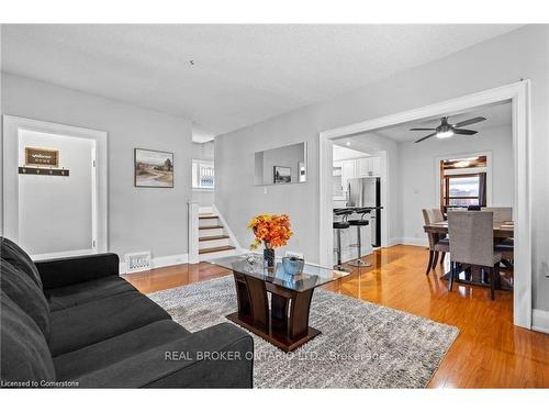 5317 Third Avenue, Niagara Falls, ON - Indoor Photo Showing Living Room