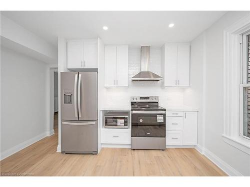 2-72 Dundurn Street N, Hamilton, ON - Indoor Photo Showing Kitchen