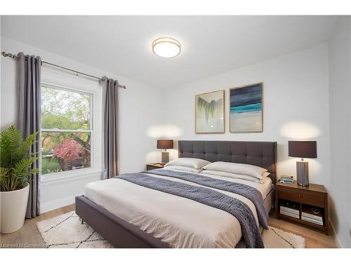 2-72 Dundurn Street N, Hamilton, ON - Indoor Photo Showing Bedroom