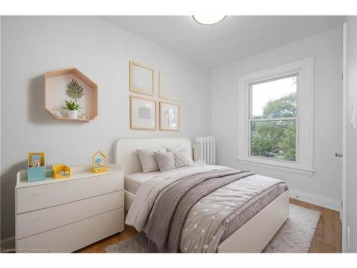 2-72 Dundurn Street N, Hamilton, ON - Indoor Photo Showing Bedroom